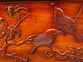 họa tiết đôi chim đục tay tinh xảo