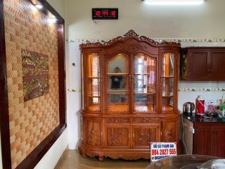 Mẫu tủ rượu cong sang trọng