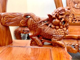 tay nghê đặc nguyên khối gỗ hương đá