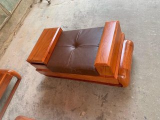 đôn ngồi gỗ gõ đỏ đệm da