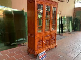 mẫu tủ rượu hiện đại gỗ gõ đỏ