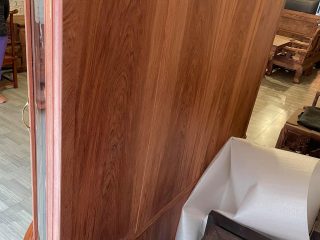 hậu tủ rượu ván liền