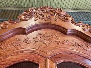 chương tủ đục hoa lá tây hoàng gia tân cổ điển