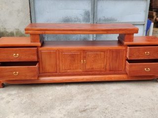 mẫu kệ tivi gỗ gõ đỏ 2m6