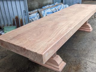 mặt bàn ăn nguyên khối gỗ hương đá