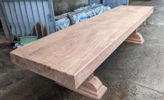 mặt bàn ăn nguyên khối gỗ hương đá