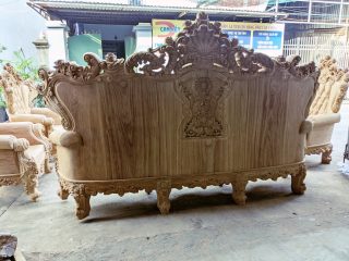 mặt sau của đoản louis hoàng gia