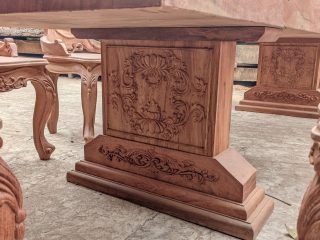 chân bàn đục họa tiết hoa lá tây