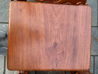 mặt đôn ngồi nổi vân