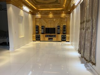 phòng khách thực tế trước khi kê bàn ghê