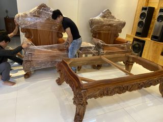 quá trình lắp đặt bàn ghế gỗ hương