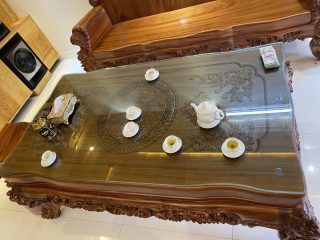 bàn trà đục hoa lá tây