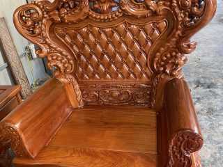 ghế louis hoàng gia đục hoa lá tây