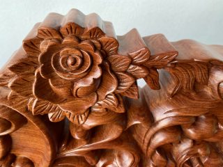 chi tiết đục thủ công tinh xảo