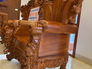 chân ghế đơn đục hoa lá tây cầu kỳ