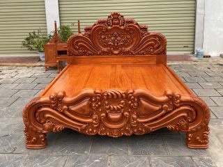 giường ngủ chạm họa tiết cầu kỳ