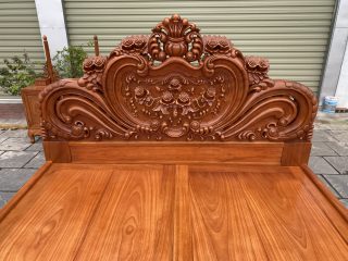 đầu giường thiết kế cầu kỳ tinh xảo