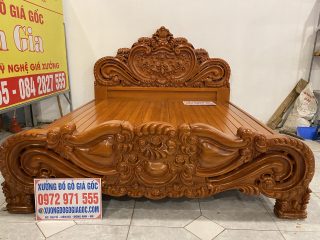 thiết kế đuôi giường cầu kỳ