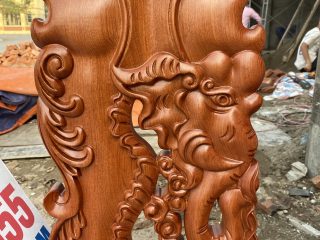 hình tượng đầu voi chiến trên khung vách