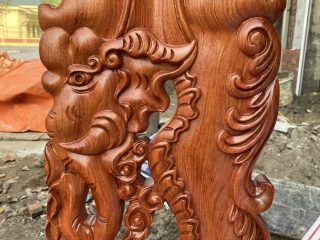 đầu voi chiến trên khung vách