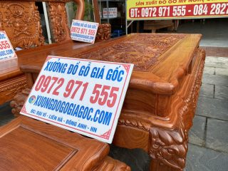 phần chân bàn và yếm quây đục họa tiết