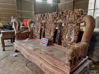 đoản dài đục họa tiết thủ công