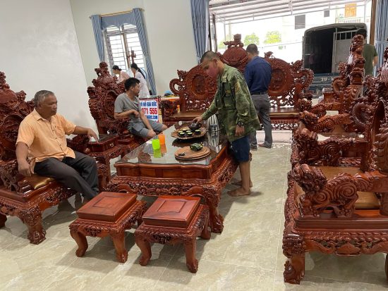 bàn ghế rồng đỉnh phong thủy gỗ hương Lào