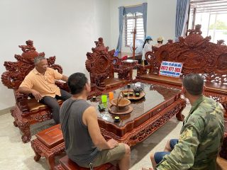 thiết kế bàn trà mặt đục tứ linh quần tụ