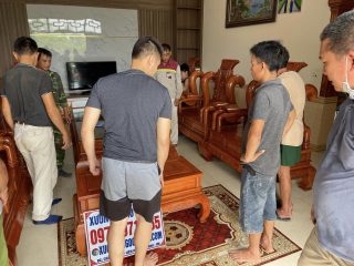 bàn ghế tần thủy hoàng tay cột 14