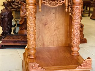 bàn thờ thần tài cột chạm rồng phượng