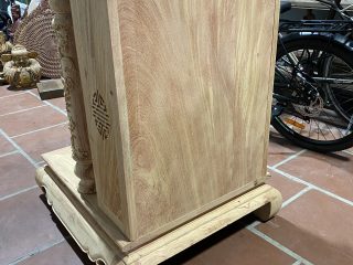 hậu bàn thờ thần tài