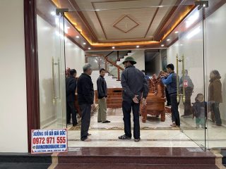 Bộ Bàn Ghế Hoàng Gia Nguyên Khối Gỗ Hương Đá Đục Tay Siêu Vip (Ông Thanh, Hải Dương) của Đồ Gỗ Phạm Gia