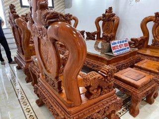 mặt sau của ghế minh quốc nghê