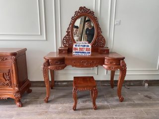 bàn phấn louis hoàng gia