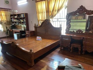 giường ngủ và bàn trang điểm sang trọng