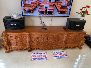 kệ tivi gỗ gõ đỏ phong cách hoàng gia
