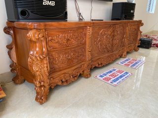 kệ tivi gỗ gõ đỏ phong cách hoàng gia