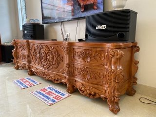 kệ tivi gỗ gõ đỏ gam màu cánh gián