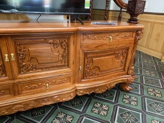 thiết kế kệ tivi sang trọng