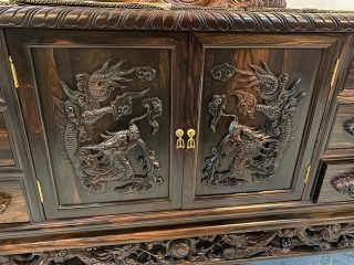 cánh tủ chạm khắc hình tượng rồng