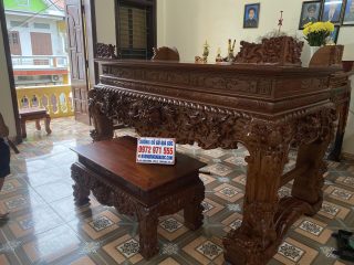 bố trì hoàn tất mẫu sập thờ và bàn cơm