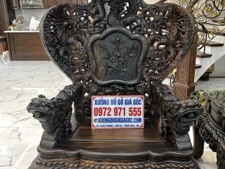 ghế đơn đục ngựa ở vị trí trung tâm