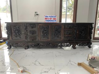 mẫu kệ tivi gỗ mun hoa Lào chạm rồng sang trọng