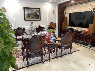 không gian phòng khách sang trọng với bàn ghế louis pháp