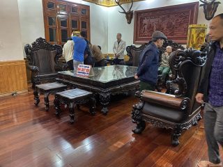 bàn ghế hoàng gia mun hoa Lào