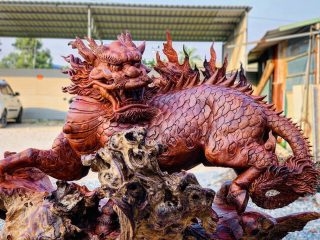 hình tượng Long mã gỗ nu hương