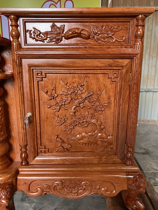 Kệ tivi cột nho con sóc