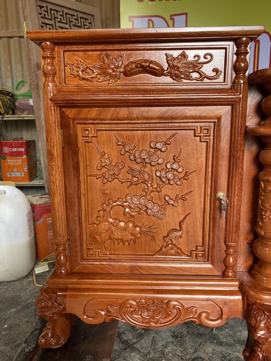 Kệ tivi cột nho con sóc