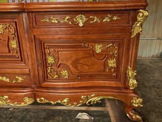 Kệ tivi louis hoàng gia gỗ hương