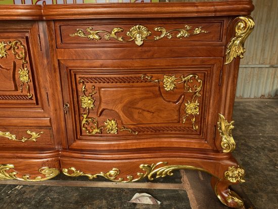 Kệ tivi louis hoàng gia gỗ hương